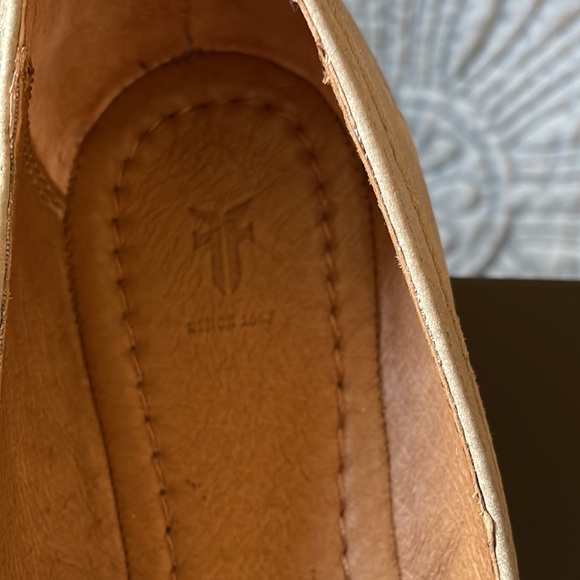 Frye Women’s Leather Carrie Ballet Size 9.5M. Color: Ash - Picture 4 of 9